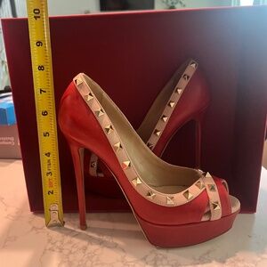 Authentic Valentino NIB Red and Tan Rockstud Stilletos